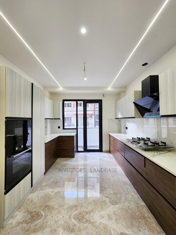 Kitchen in 4 BHK Builder Floor at SS Mayfield Gardens, Sector 51 – for Sale