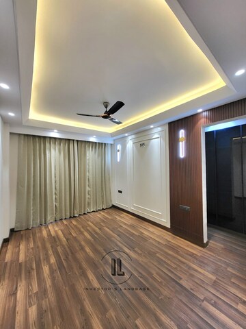 Room in 3.5 BHK Builder Floor at SS Southend Floors, South City 2 – for Sale
