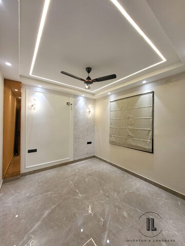 Room in 3.5 BHK Builder Floor at SS Southend Floors, South City 2 – for Sale