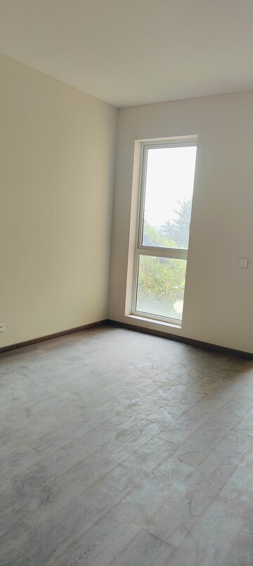 Room in 3 BHK Apartment at Ireo The Corridors, Sector 67a – for Sale