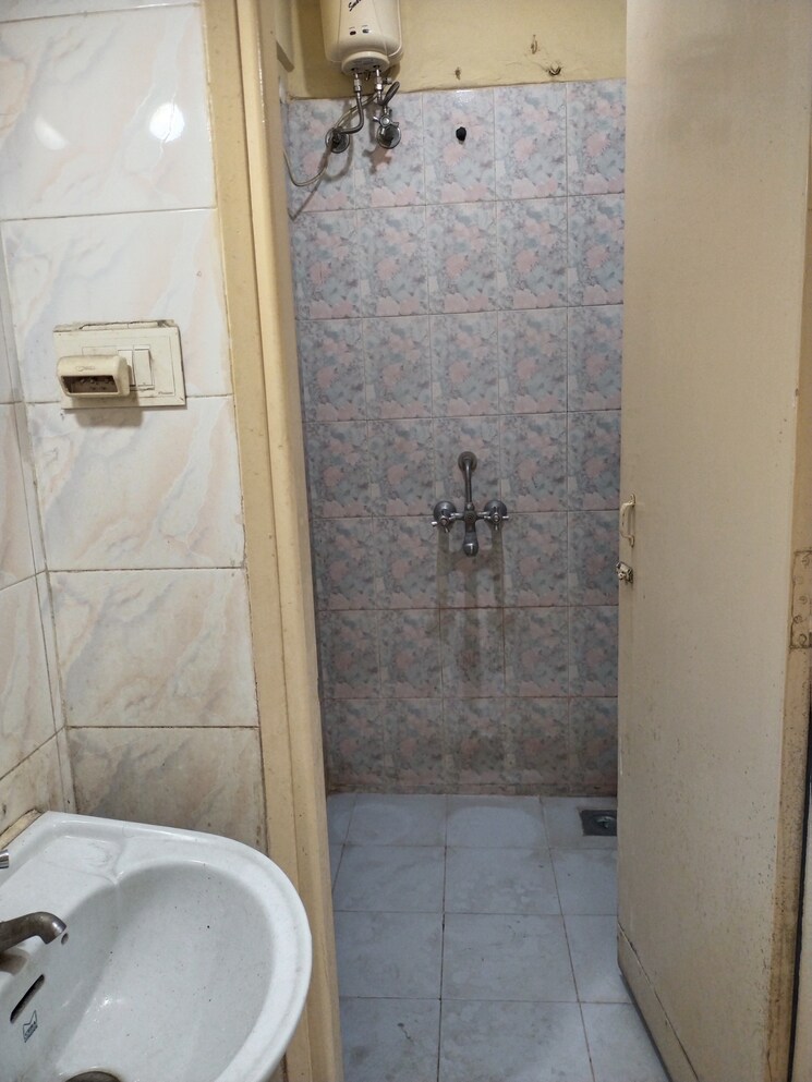 Bathroom, rajnigandha-chs-vasant-vihar 1 Bedroom 450 Sq.Ft. Apartment In Vasant Vihar Thane 7716504