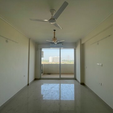 Room in 3 BHK Apartment at Pareena Coban Residences, Sector 99a – for Sale