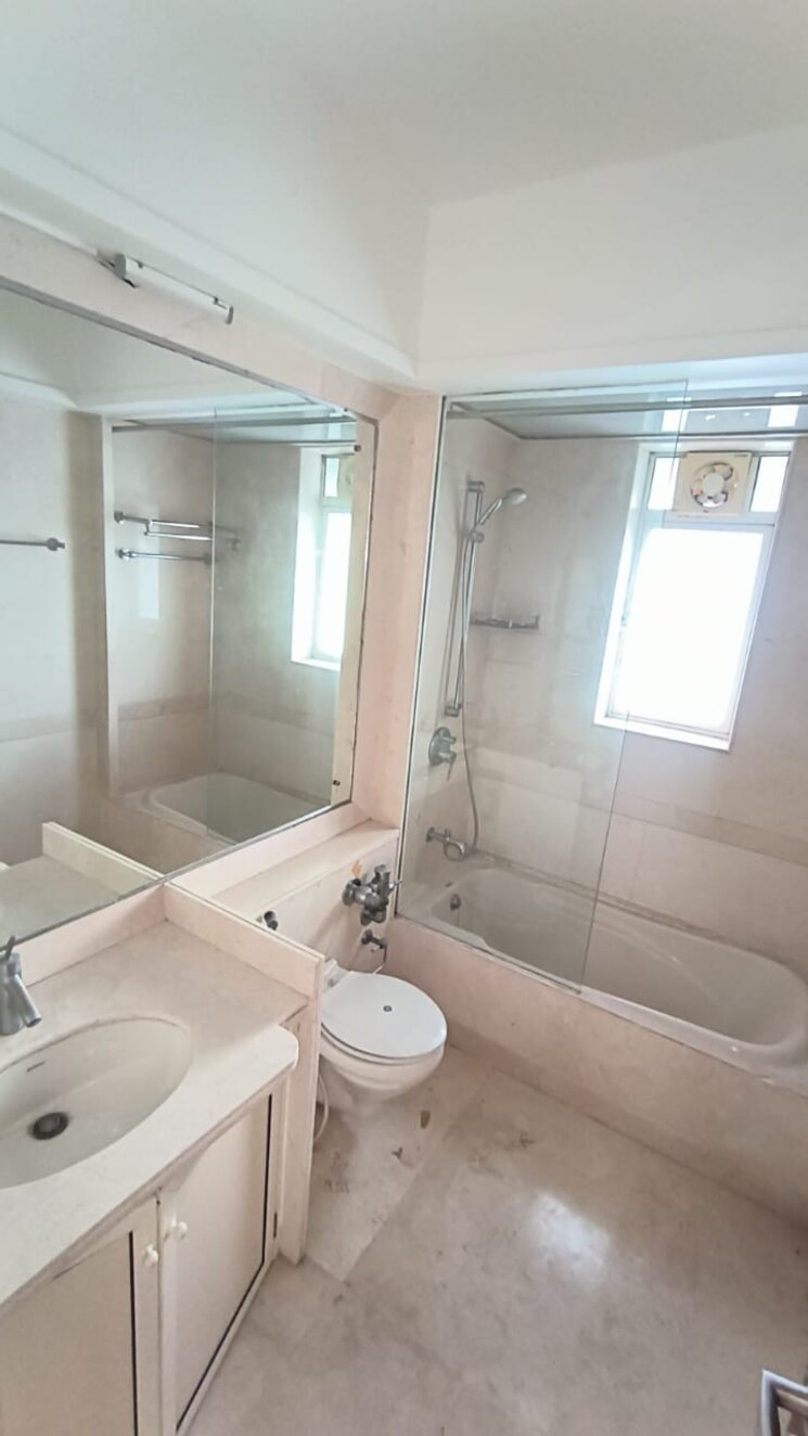 Bathroom, raheja-princess 3 Bedroom 1850 Sq.Ft. Apartment In Prabhadevi Mumbai 7717319
