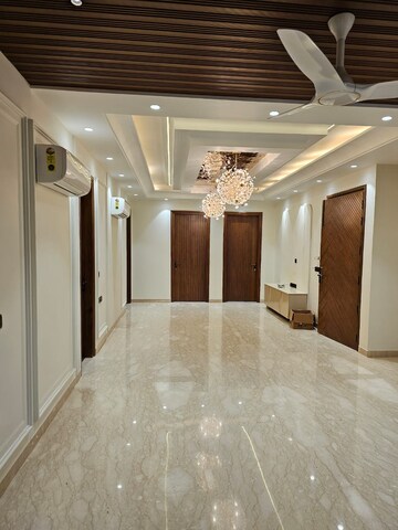 Room in 4 BHK Builder Floor at SS Mayfield Gardens, Sector 51 – for Sale