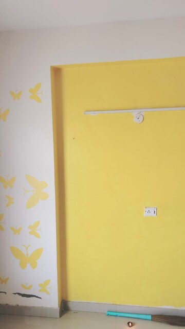 Room in 3 BHK Apartment at Auric City Homes, Sector 82 – for Sale