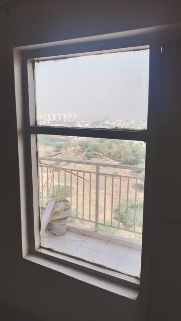 Room in 3 BHK Apartment at Auric City Homes, Sector 82 – for Sale