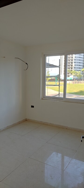 Room in 3 BHK Apartment at Omaxe Lake, North Mullanpur – for Sale