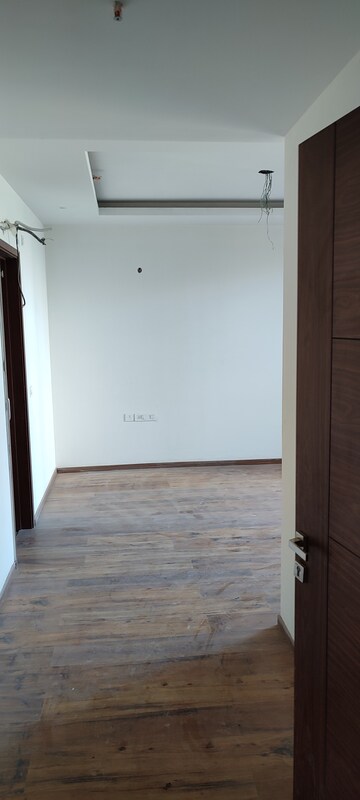 Room in 3 BHK Apartment at Omaxe Lake, North Mullanpur – for Sale