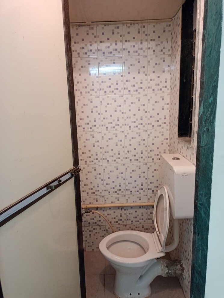 Bathroom, sra-mahalaxmi-building 1 Bedroom 350 Sq.Ft. Apartment In Mahalaxmi Mumbai 7718211