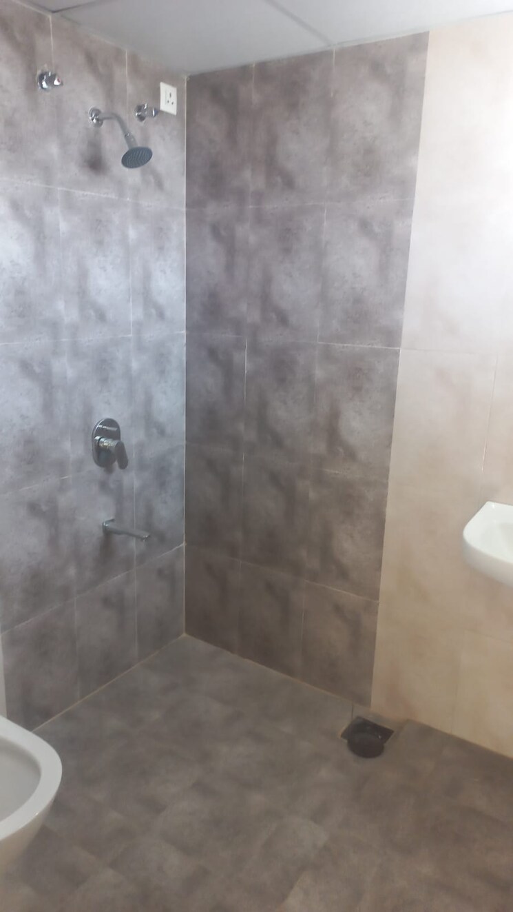 Bathroom, mantra-monarch 3 Bedroom 900 Sq.Ft. Apartment In Balewadi Pune 7718328