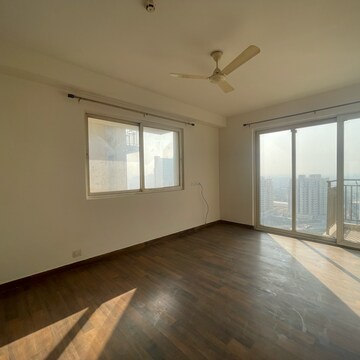 Room in 4 BHK Apartment at Conscient Heritage Max, Sector 102 – for Sale