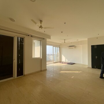 Room in 4 BHK Apartment at Conscient Heritage Max, Sector 102 – for Sale