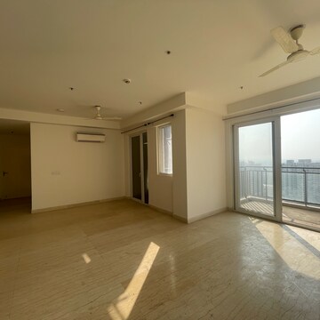 Room in 4 BHK Apartment at Conscient Heritage Max, Sector 102 – for Sale