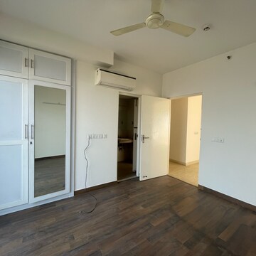 Room in 4 BHK Apartment at Conscient Heritage Max, Sector 102 – for Sale