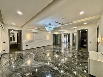 Parking in 4 BHK Builder Floor at SS Southend Floors, South City 2 – for Sale
