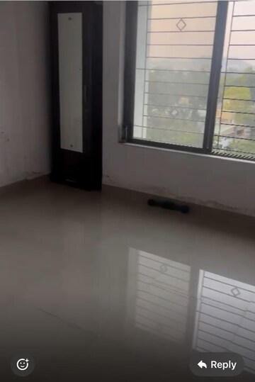 Room in 3 BHK Apartment at Treasure Park, Walvekar Nagar – for Sale
