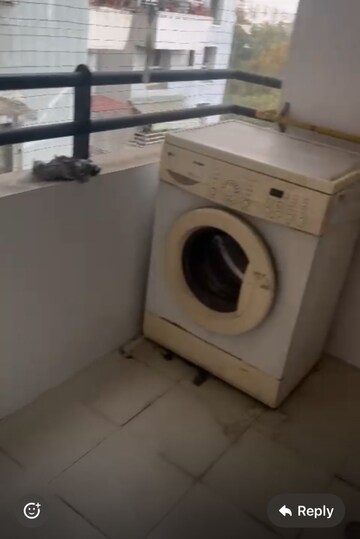 Team Area in 3 BHK Apartment at Treasure Park, Walvekar Nagar – for Sale