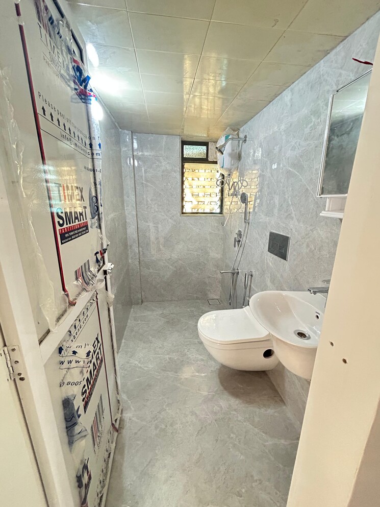Bathroom, lokhandwala-complex 2.5 Bedroom 1200 Sq.Ft. Apartment In Andheri West Mumbai 7719358