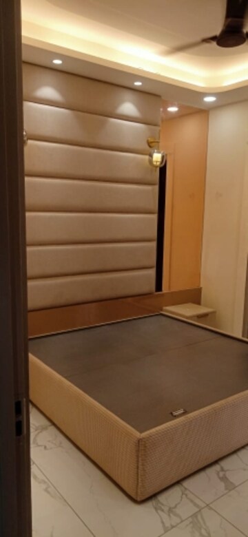 Room in 4 BHK Apartment at Vrinda Heritage Skyward, Sector 1 Greater Noida – for Sale
