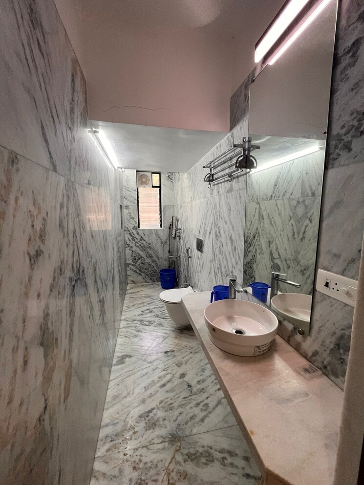 Bathroom, juhu 2 Bedroom 1400 Sq.Ft. Apartment In Juhu Mumbai 7719402