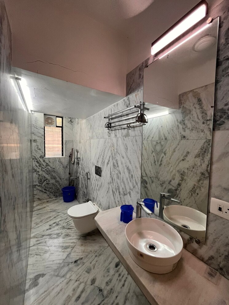 Bathroom, juhu 2 Bedroom 1400 Sq.Ft. Apartment In Juhu Mumbai 7719402