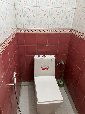 Furnished Amenities in 2 BHK Builder Floor at Lajpat Nagar – for Rent