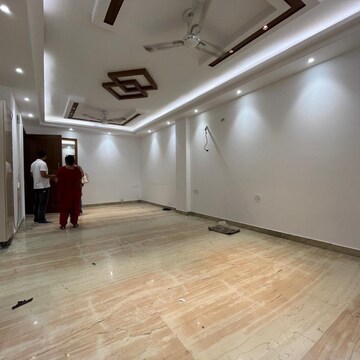 Parking in 3 BHK Builder Floor at Chattarpur – for Sale