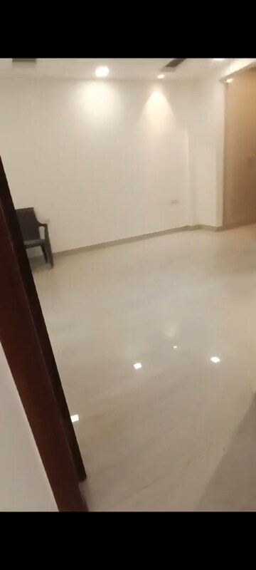 Room in 4 BHK Apartment at Sector 85 – for Sale
