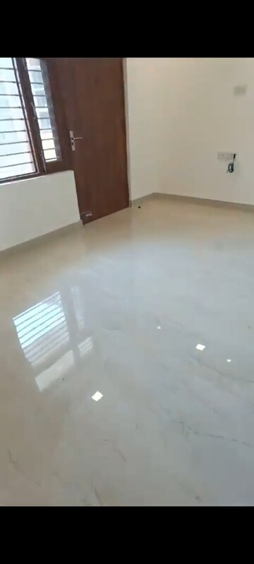 Room in 4 BHK Apartment at Sector 85 – for Sale