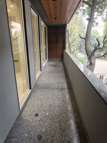 Balcony in 3.5 BHK Builder Floor at DLF City Phase IV, Dlf Phase iv – for Sale