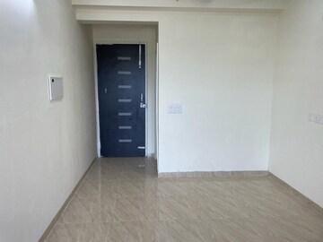 Room in 2.5 BHK Apartment at Gaur Yamuna City 16th Park View, Gaur Yamuna City – for Sale