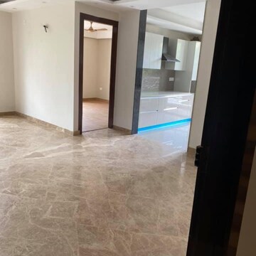 Room in 2 BHK Builder Floor at Smart World Gems, Sector 89 – for Sale
