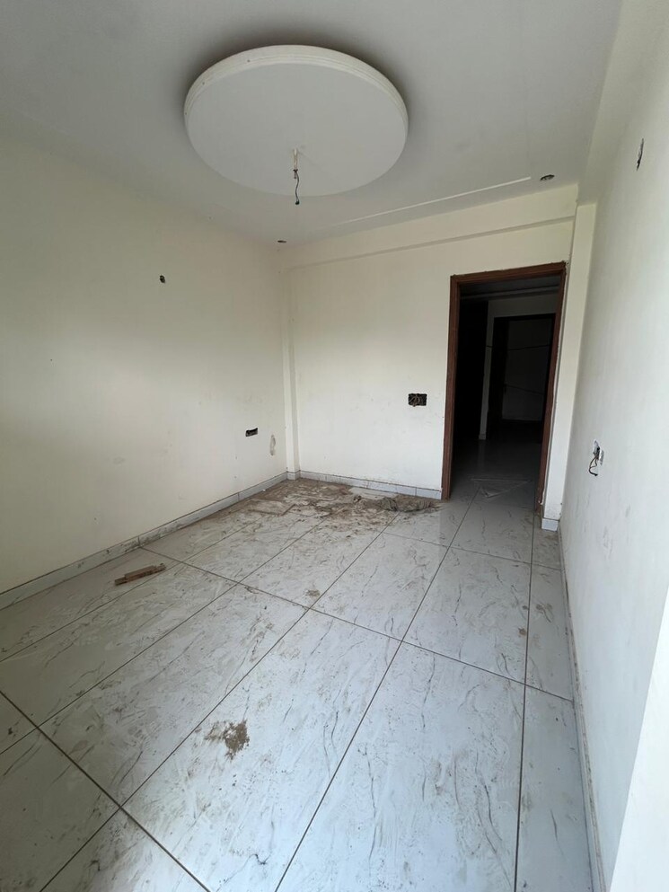 Room, sector 105 3 Bedroom 900 Sq.Ft. Builder Floor In Sector 105 Gurgaon 7721259