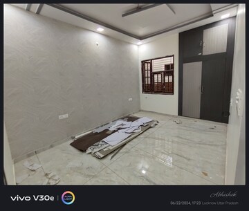 Room in 3 BHK Independent House at Jankipuram – for Sale