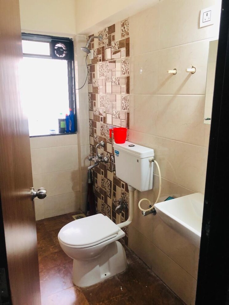 Bathroom, tilak-nagar-building 2 Bedroom 698 Sq.Ft. Apartment In Tilak Nagar Mumbai 7722059