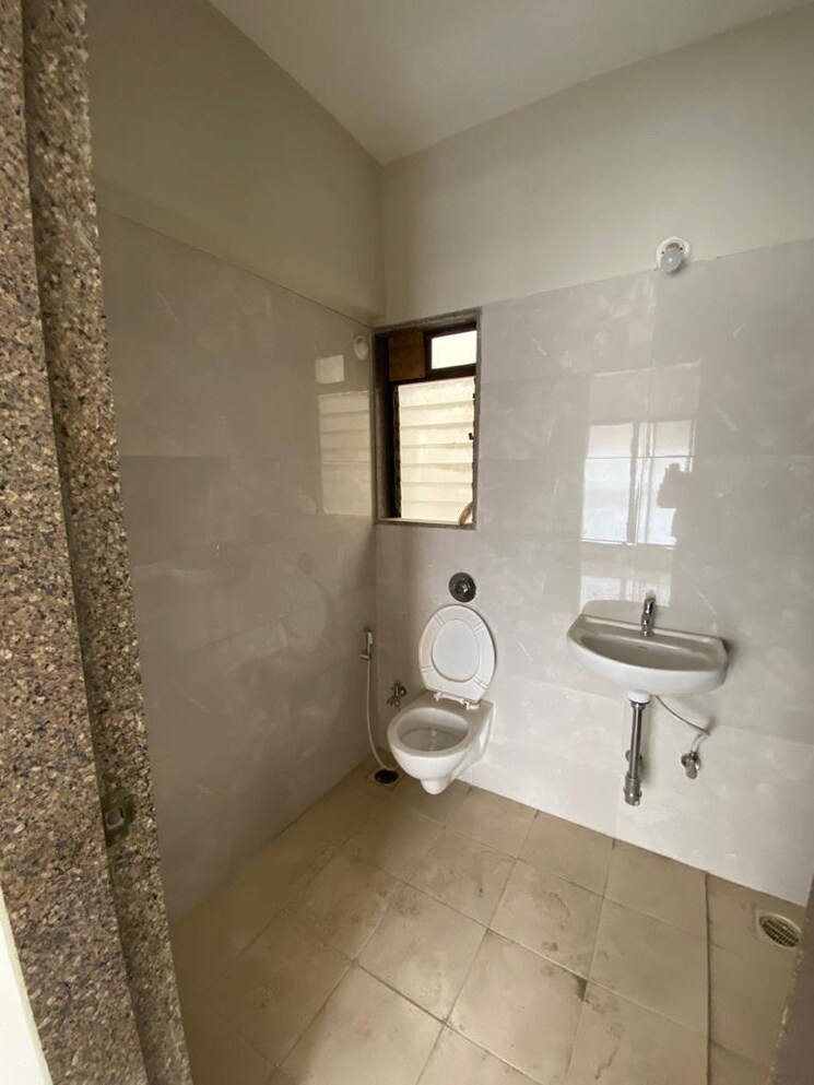 Bathroom, tilak-nagar-building 2 Bedroom 714 Sq.Ft. Apartment In Tilak Nagar Mumbai 7722460