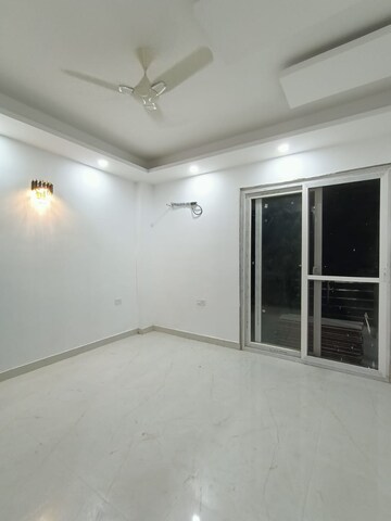 Room in 3 BHK Builder Floor at Palam Vihar – for Rent