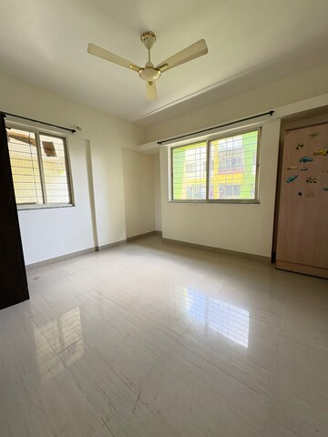 Room in 3 BHK Apartment at Ganesham Phase I, Pimple Saudagar – for Rent