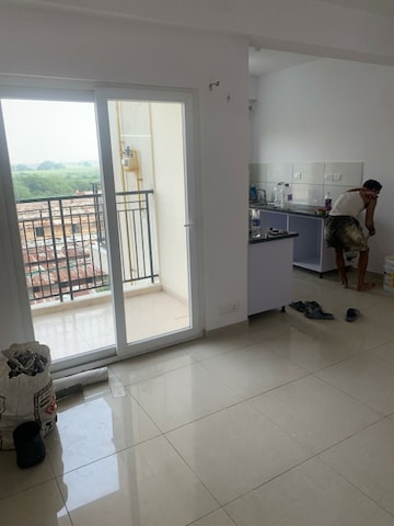Room in 3 BHK Apartment at Gulshan Botnia, Sector 144 – for Sale