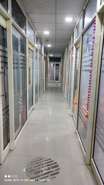 कमर्शियल ऑफिस स्पेस वर्ग फुट फॉर रेंट इन द्वारका मोर दिल्ली  7723222