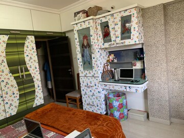 Furnished Amenities in 2 BHK Apartment at K Raheja Vihar, Powai – for Rent