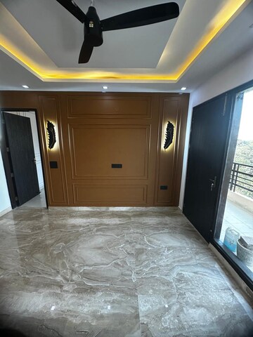 Room in 3 BHK Apartment at Sushant Lok 2, Sector 57 – for Sale