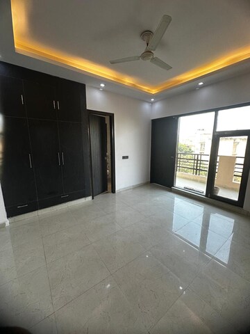 Room in 3 BHK Apartment at Sushant Lok 2, Sector 57 – for Sale