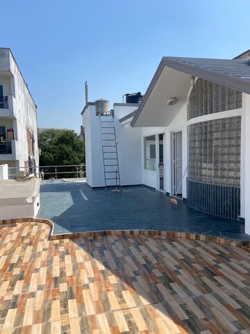 रेसिडेंशियल विला वर्ग फुट फॉर रेंट इन सेक्टर 42 गुड़गांव  7724003