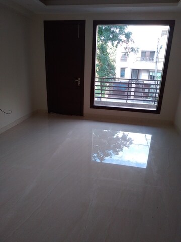 Room in 3 BHK Builder Floor at Palam Vihar – for Sale
