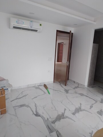 Room in 3 BHK Builder Floor at Sector 23 – for Sale