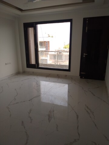 Room in 3 BHK Builder Floor at Sector 23 – for Sale