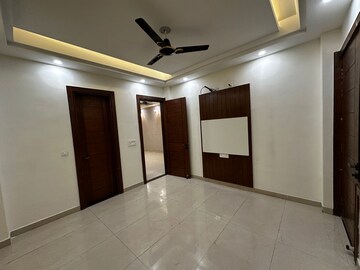 Room in 6+ BHK Independent House at Niti Khand I – for Sale