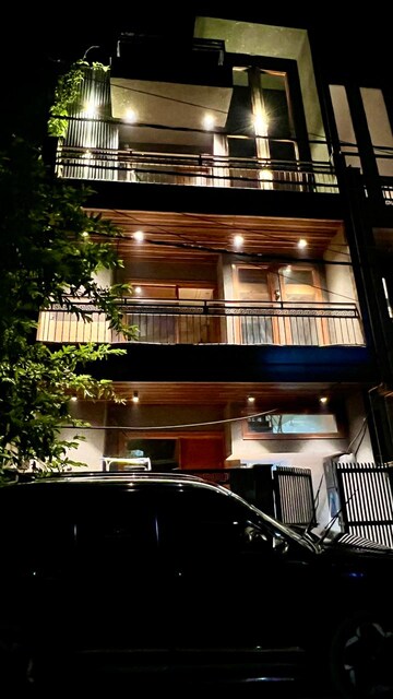 6+ BHK Independent House – Exterior View View at Niti Khand I - for Sale