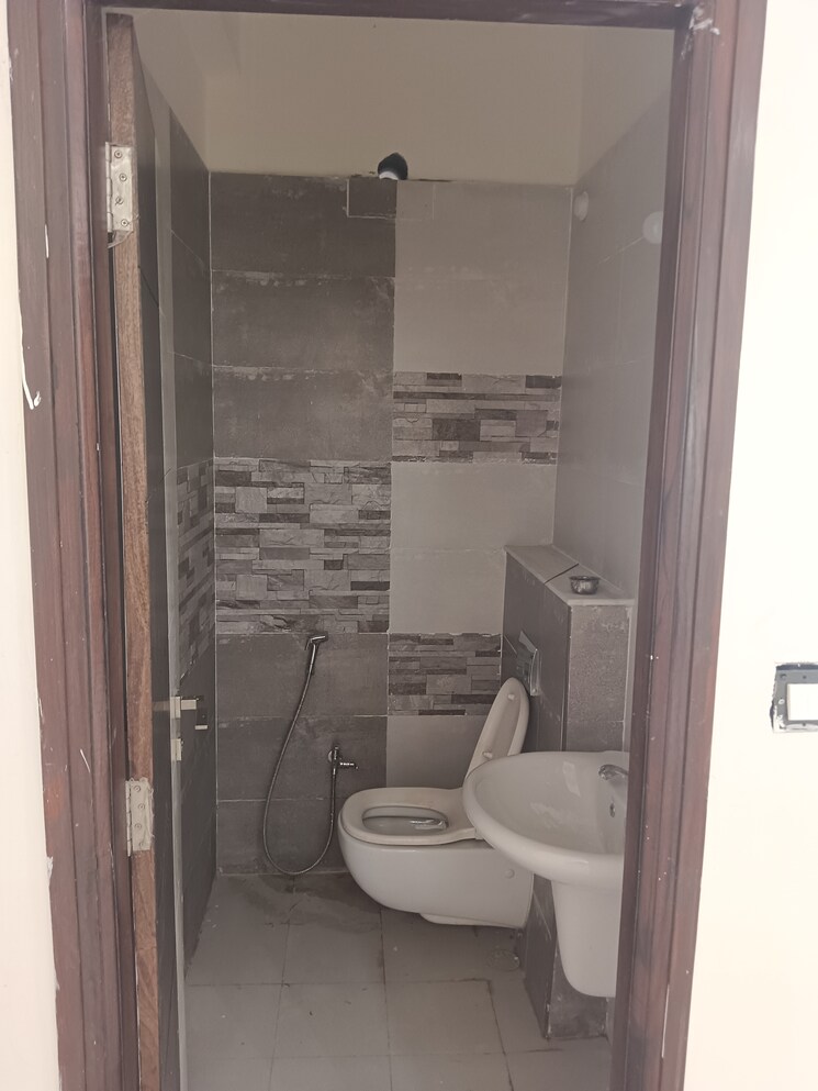 Bathroom, ruchi-apartment-borivali 3 Bedroom 1176 Sq.Ft. Apartment In Borivali West Mumbai 7724369